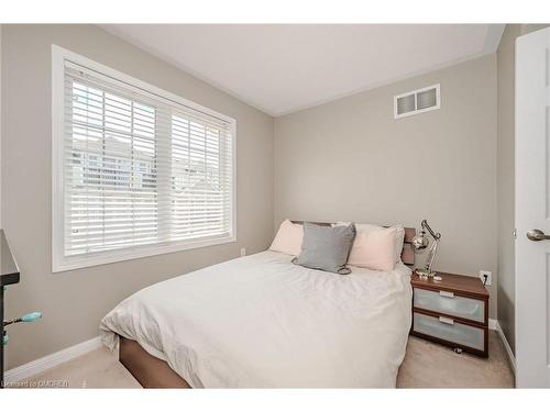 30-2614 Dashwood Drive, Oakville, ON - Indoor Photo Showing Bedroom