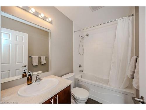 30-2614 Dashwood Drive, Oakville, ON - Indoor Photo Showing Bathroom