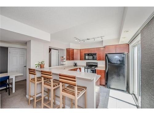 30-2614 Dashwood Drive, Oakville, ON - Indoor Photo Showing Kitchen