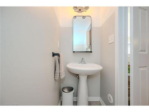30-2614 Dashwood Drive, Oakville, ON - Indoor Photo Showing Bathroom