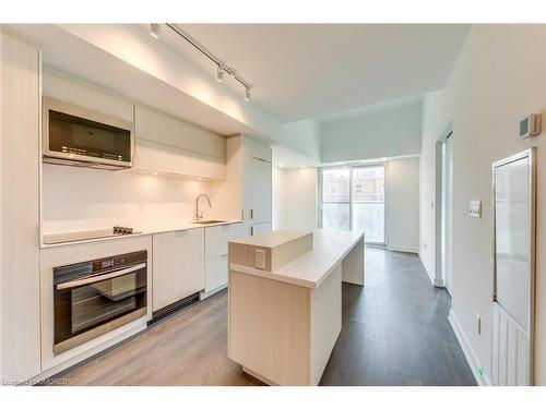 303-370 Martha Street, Burlington, ON - Indoor Photo Showing Kitchen