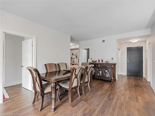 366-1575 Lakeshore Road, Mississauga, ON - Indoor Photo Showing Dining Room