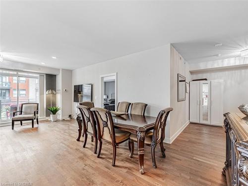 366-1575 Lakeshore Road, Mississauga, ON - Indoor Photo Showing Dining Room