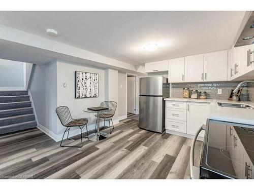 194 East 12Th Street, Hamilton, ON - Indoor Photo Showing Kitchen