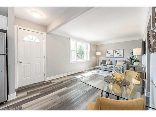 194 East 12Th Street, Hamilton, ON - Indoor Photo Showing Living Room