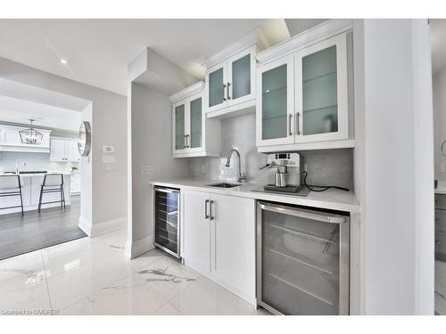 435 The Thicket, Mississauga, ON - Indoor Photo Showing Kitchen