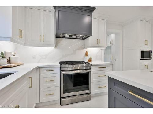 2050 Saint Andrews Place, Mississauga, ON - Indoor Photo Showing Kitchen With Upgraded Kitchen