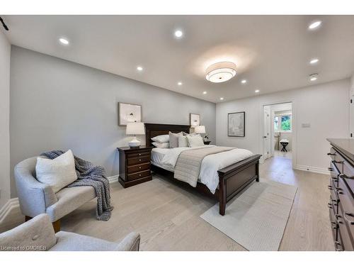 2050 Saint Andrews Place, Mississauga, ON - Indoor Photo Showing Bedroom