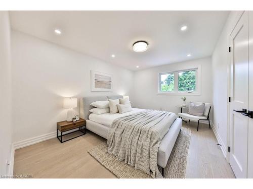 2050 Saint Andrews Place, Mississauga, ON - Indoor Photo Showing Bedroom