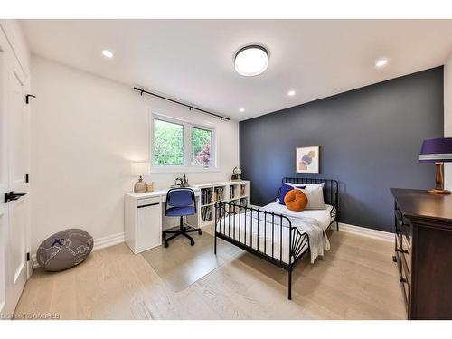 2050 Saint Andrews Place, Mississauga, ON - Indoor Photo Showing Bedroom