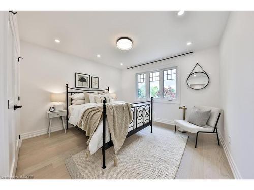 2050 Saint Andrews Place, Mississauga, ON - Indoor Photo Showing Bedroom