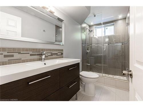 5247 Spruce Avenue, Burlington, ON - Indoor Photo Showing Bathroom