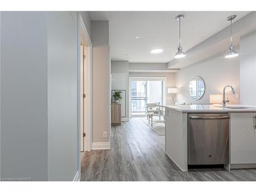 428-128 Grovewood Common, Oakville, ON - Indoor Photo Showing Kitchen