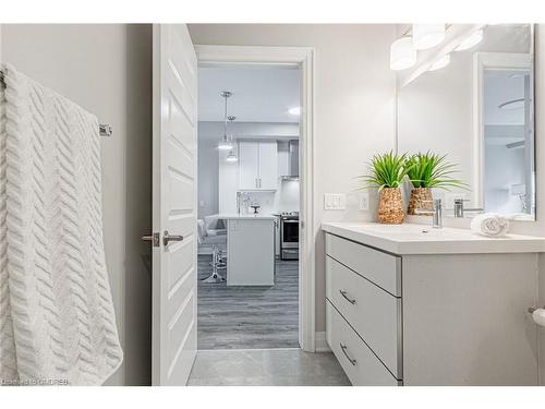 428-128 Grovewood Common, Oakville, ON - Indoor Photo Showing Bathroom