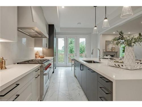 2356 Charles Cornwall Avenue, Oakville, ON - Indoor Photo Showing Kitchen With Upgraded Kitchen