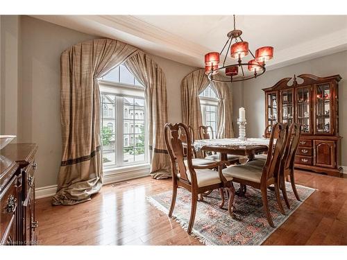 15-2400 Neyagawa Boulevard, Oakville, ON - Indoor Photo Showing Dining Room