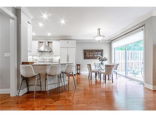 15-2400 Neyagawa Boulevard, Oakville, ON - Indoor Photo Showing Dining Room