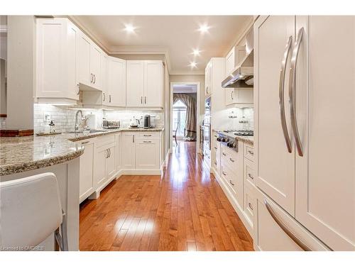 15-2400 Neyagawa Boulevard, Oakville, ON - Indoor Photo Showing Kitchen With Upgraded Kitchen