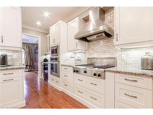 15-2400 Neyagawa Boulevard, Oakville, ON - Indoor Photo Showing Kitchen With Upgraded Kitchen