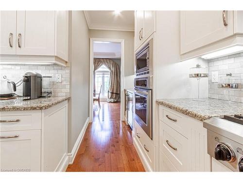 15-2400 Neyagawa Boulevard, Oakville, ON - Indoor Photo Showing Kitchen With Upgraded Kitchen