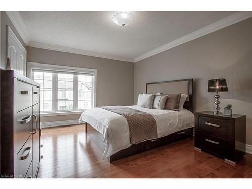 15-2400 Neyagawa Boulevard, Oakville, ON - Indoor Photo Showing Bedroom