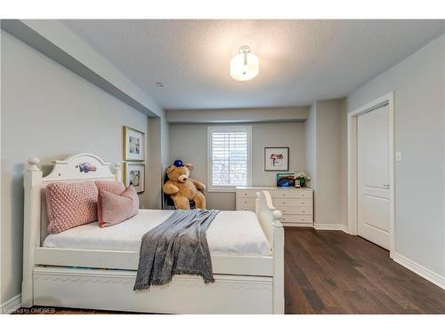 5488 Tenth Line W, Mississauga, ON - Indoor Photo Showing Bedroom