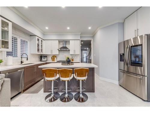 5488 Tenth Line W, Mississauga, ON - Indoor Photo Showing Kitchen