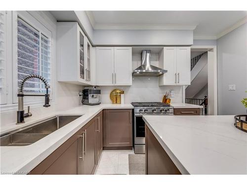 5488 Tenth Line W, Mississauga, ON - Indoor Photo Showing Kitchen With Double Sink