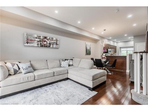 10-5080 Fairview Street, Burlington, ON - Indoor Photo Showing Living Room