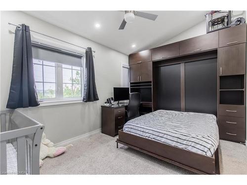 10-5080 Fairview Street, Burlington, ON - Indoor Photo Showing Bedroom