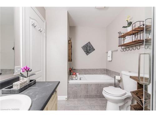 10-5080 Fairview Street, Burlington, ON - Indoor Photo Showing Bathroom