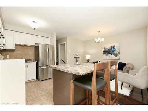 6832 Apex Court, Mississauga, ON - Indoor Photo Showing Kitchen With Stainless Steel Kitchen With Upgraded Kitchen