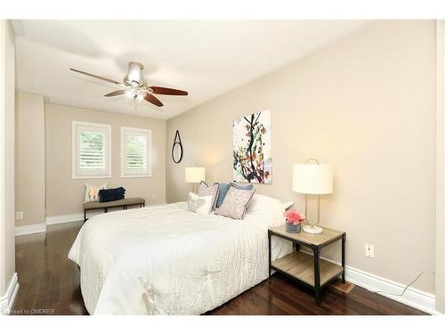 6832 Apex Court, Mississauga, ON - Indoor Photo Showing Bedroom