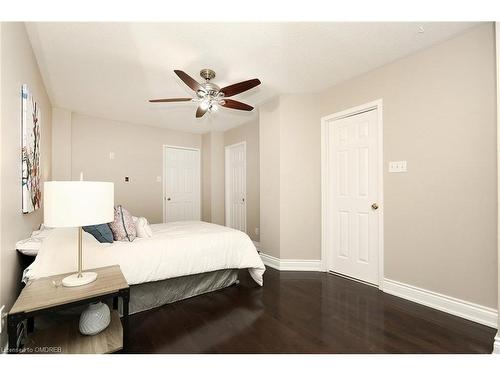 6832 Apex Court, Mississauga, ON - Indoor Photo Showing Bedroom