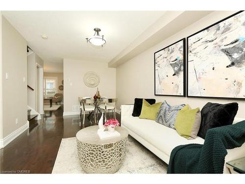 6832 Apex Court, Mississauga, ON - Indoor Photo Showing Living Room