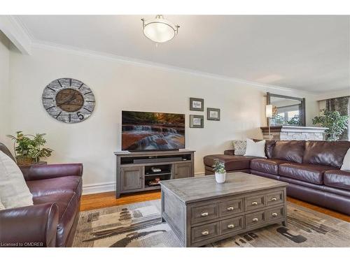 418 Willis Drive, Oakville, ON - Indoor Photo Showing Living Room