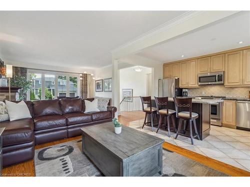 418 Willis Drive, Oakville, ON - Indoor Photo Showing Living Room