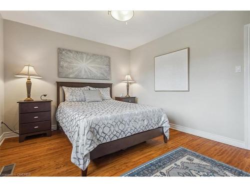 418 Willis Drive, Oakville, ON - Indoor Photo Showing Bedroom