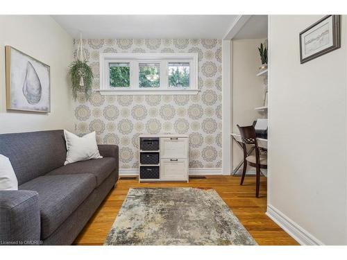 418 Willis Drive, Oakville, ON - Indoor Photo Showing Living Room