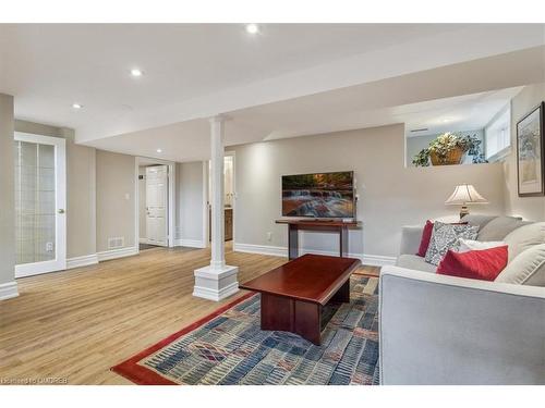 418 Willis Drive, Oakville, ON - Indoor Photo Showing Living Room