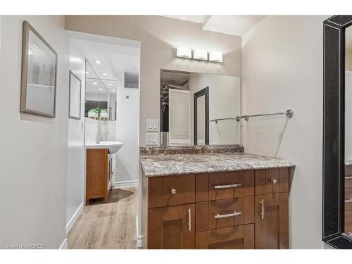 418 Willis Drive, Oakville, ON - Indoor Photo Showing Bathroom