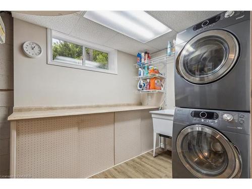 418 Willis Drive, Oakville, ON - Indoor Photo Showing Laundry Room