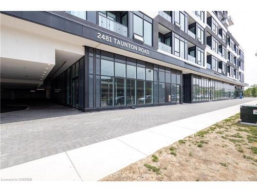 1605-2481 Taunton Road, Oakville, ON - Outdoor