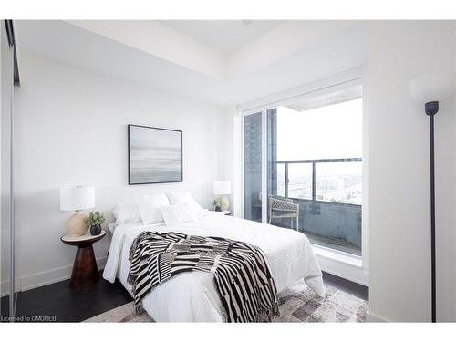 1605-2481 Taunton Road, Oakville, ON - Indoor Photo Showing Bedroom