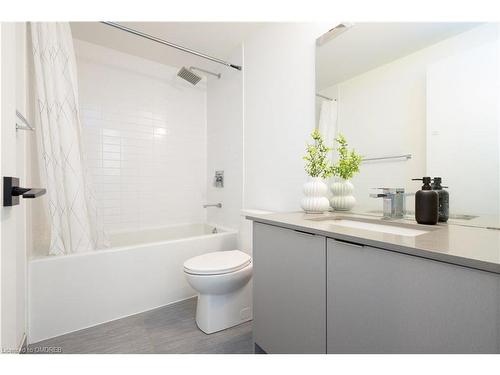 1605-2481 Taunton Road, Oakville, ON - Indoor Photo Showing Bathroom