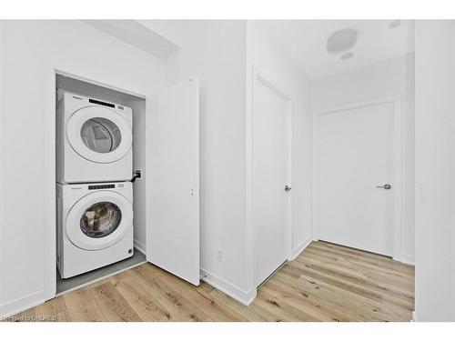 Lph02-405 Dundas Street W, Oakville, ON - Indoor Photo Showing Laundry Room