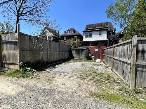 Lower-35 Barnesdale Avenue S, Hamilton, ON - Outdoor