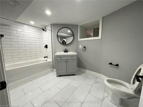 Lower-35 Barnesdale Avenue S, Hamilton, ON - Indoor Photo Showing Bathroom