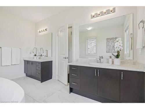 81 Granite Ridge Trail, Hamilton, ON - Indoor Photo Showing Bathroom