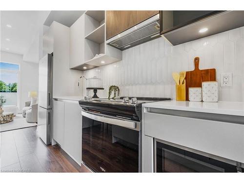 3058 Trailside Drive, Oakville, ON - Indoor Photo Showing Kitchen